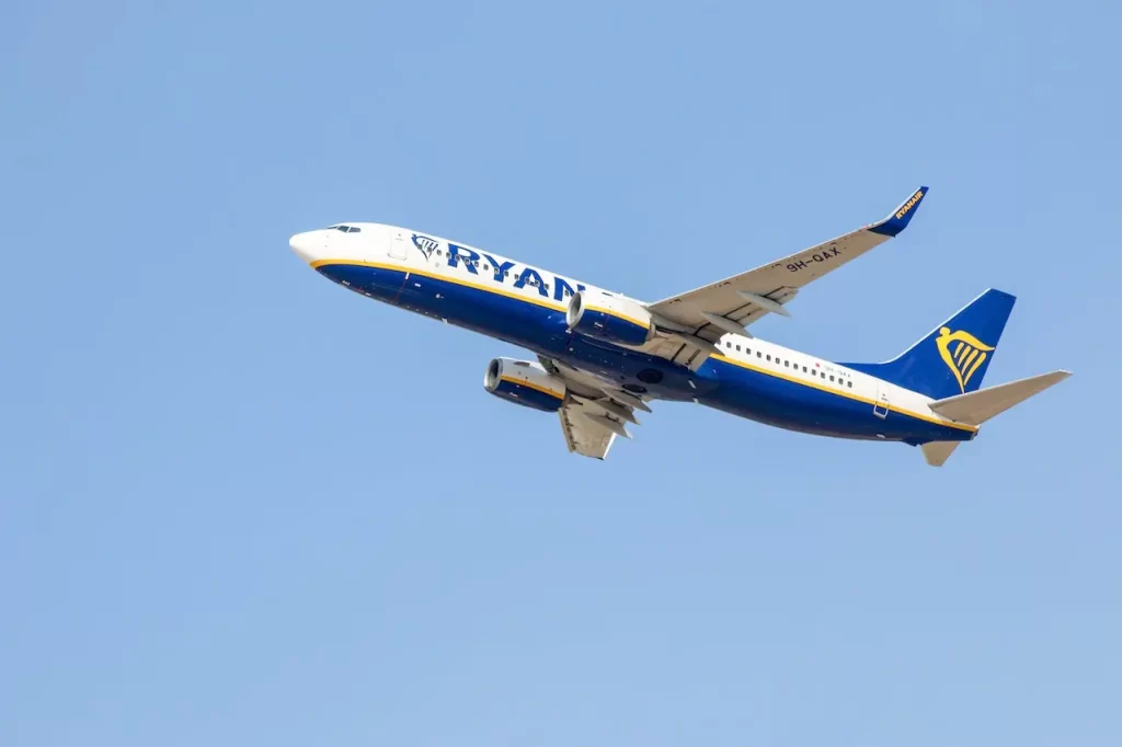 Ryanair, atacată pentru utilizarea ilegală a recunoașterii faciale