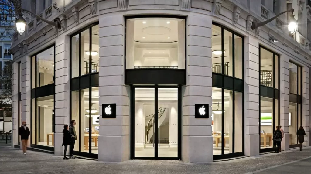 Angajații magazinelor Apple din Franța intră în grevă în ziua lansării iPhone 15