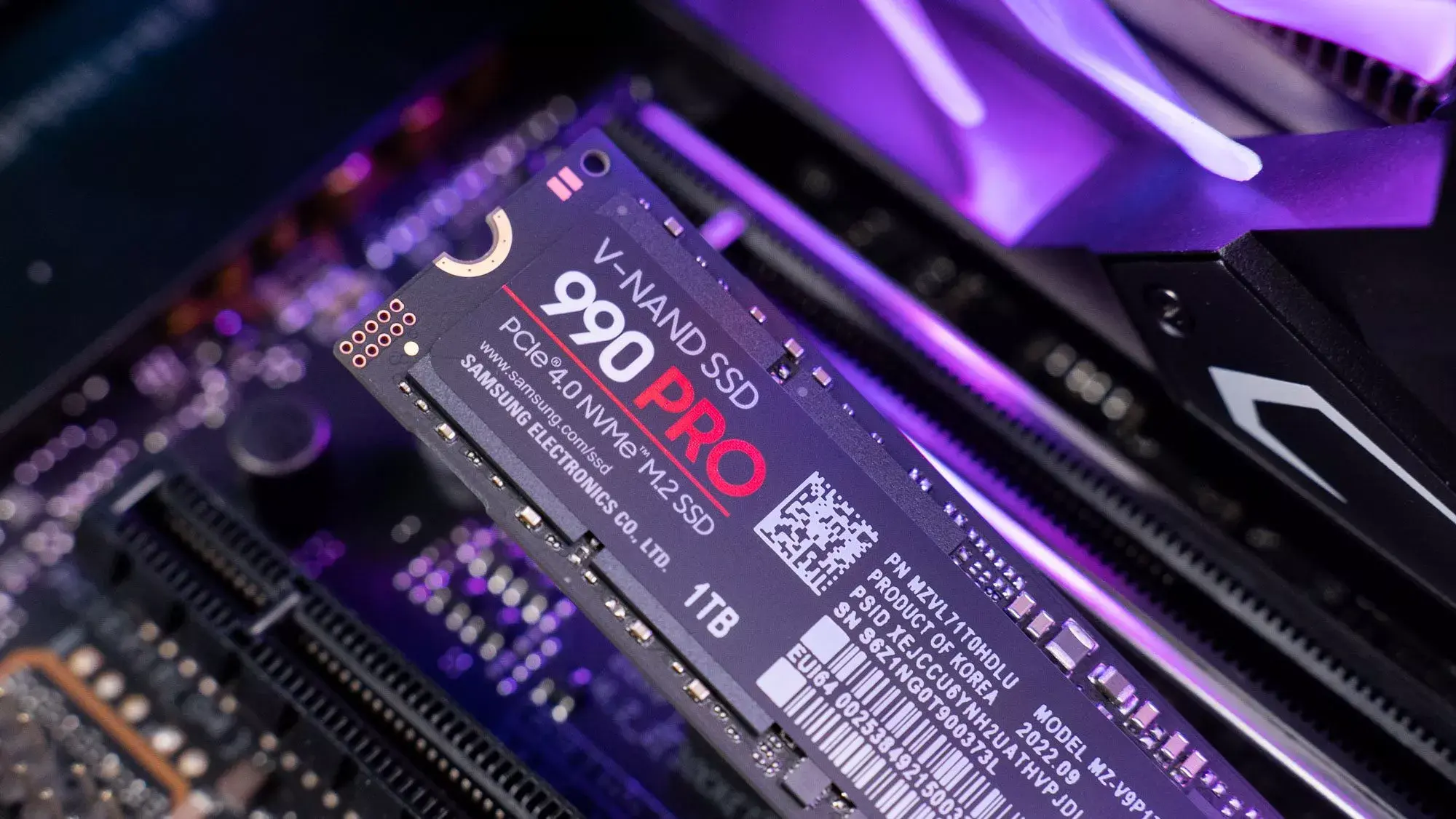 Samsung 990 PRO SSD. Un SSD care promite performanțe cu 50% mai rapide decât predecesorul său