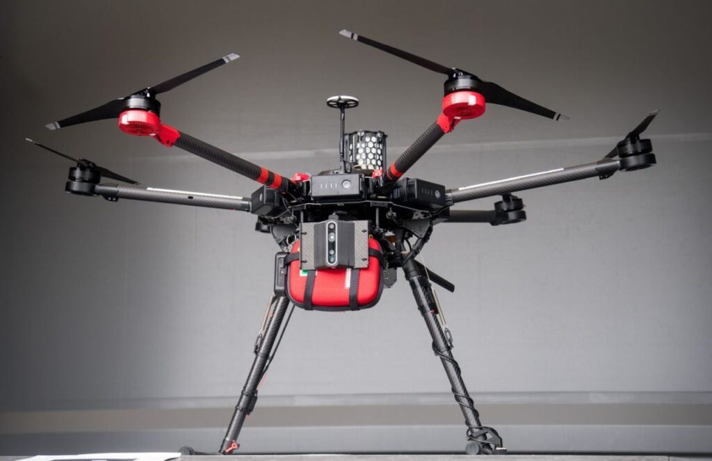 Dronele cu defibrilatoare - mai eficiente decât o ambulanță