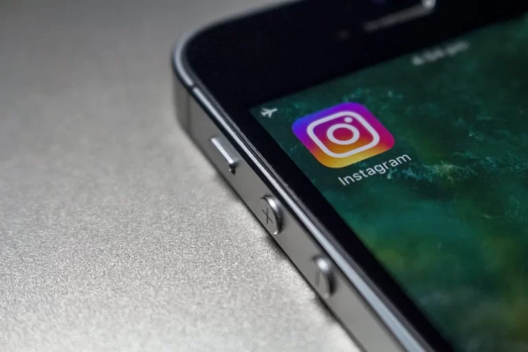 Instagram se schimbă: ce trebuie să știi despre noile filtre, autocolante și Reels