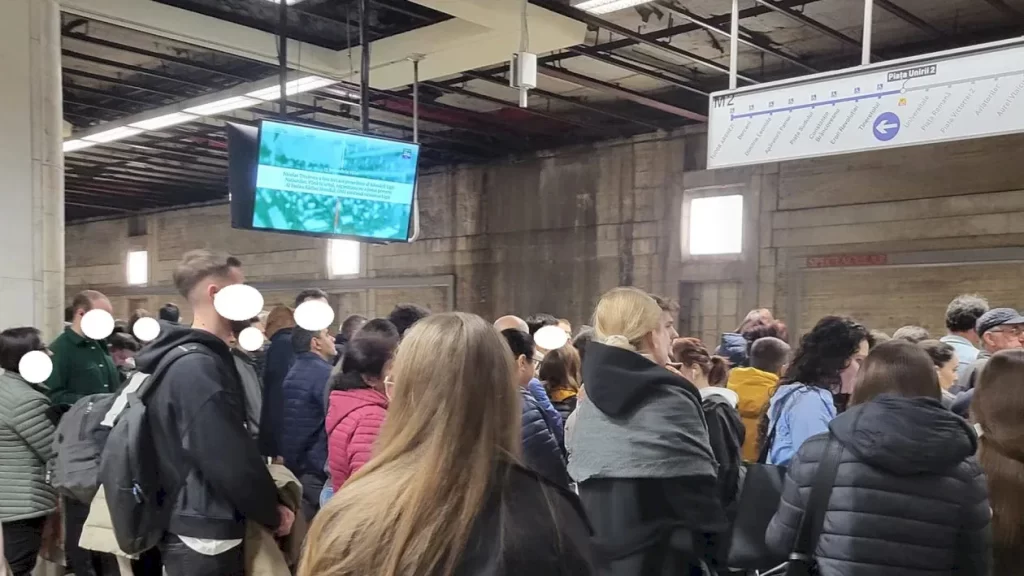 Breaking news: Metroul e în aer, după ce un tren s-a oprit în stația Tineretului. Cum se circulă pe Magistrala 2 • Bucureștiul meu drag