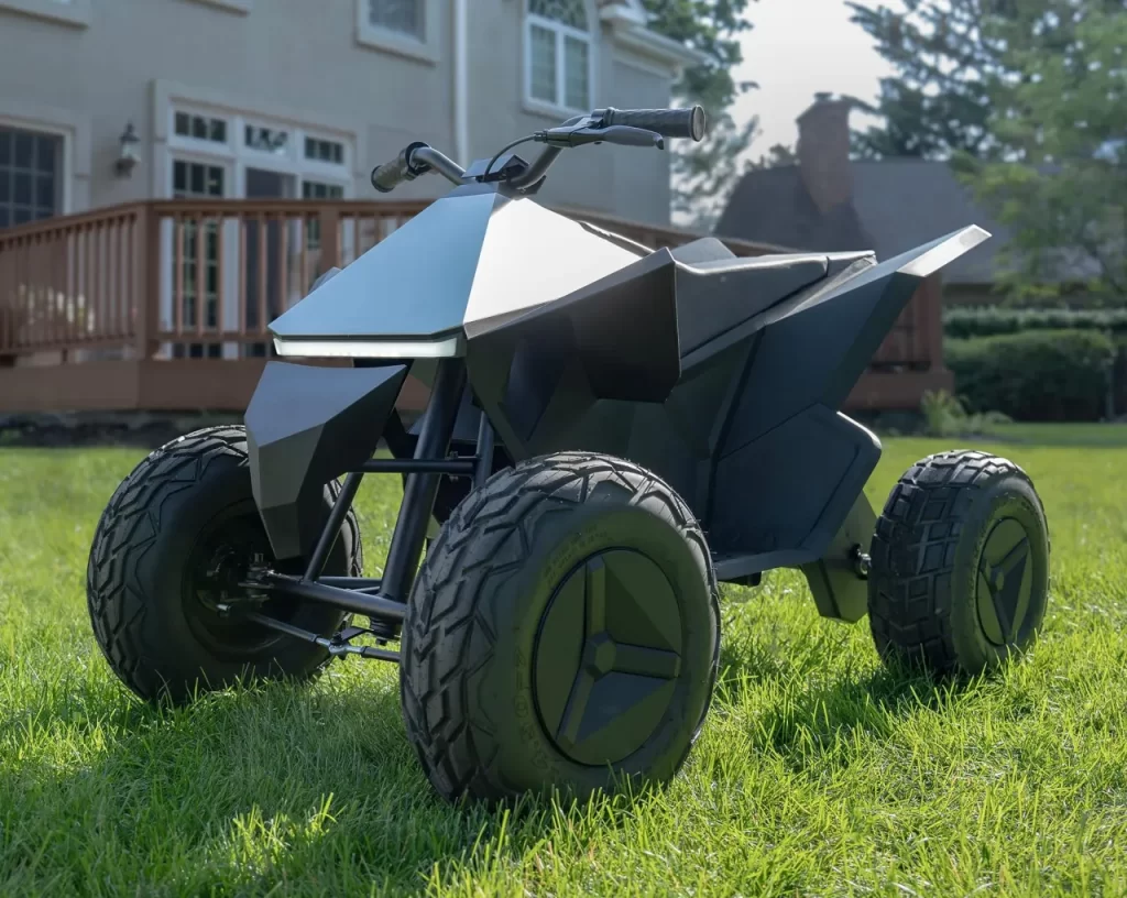 Tesla lansează un vehicul asemănător unui quad pentru copii numit Cyberquad.