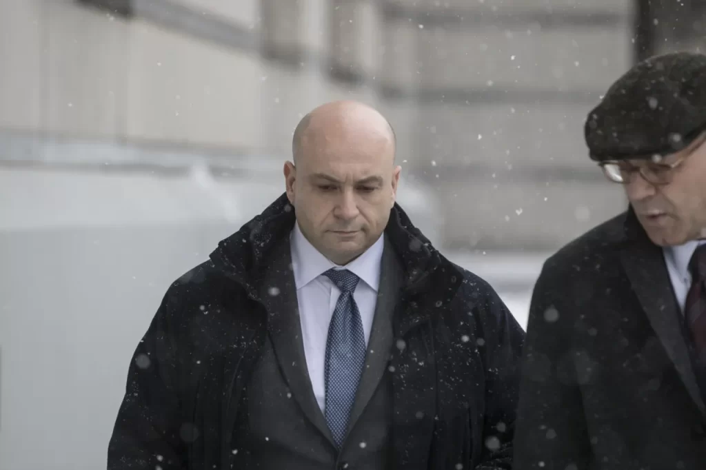 Fostul avocat Apple scapă de închisoare după ce a făcut tranzacții ilegale