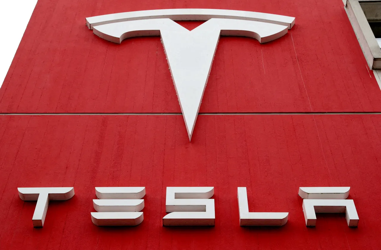Tesla pregătește o surpriză: o mașină electrică mai accesibilă ca oricând.