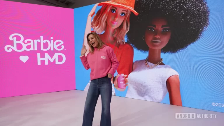 Telefonul Barbie Flip Phone, telefonul roz care nu are internet, dar are farmec