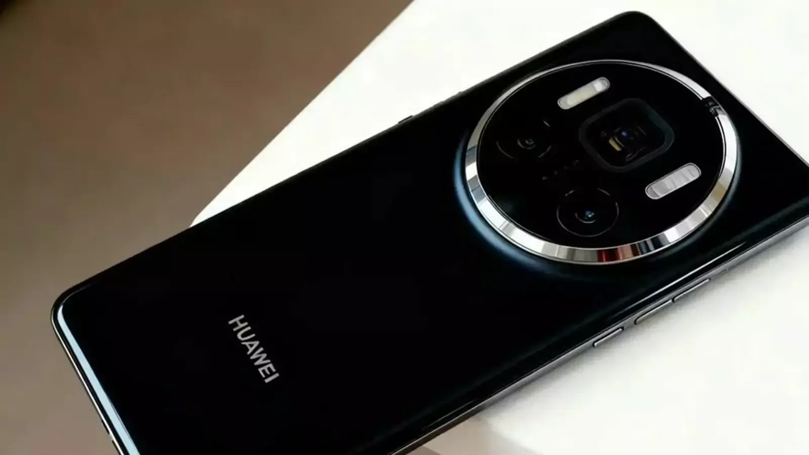 Huawei Mate 80 Pro: Pozele reale confirmă – camera „inelară” devine vedeta generației